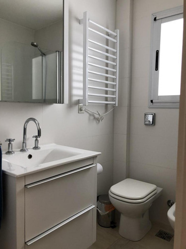 Impecable Departamento De 3 Ambientes Con Cochera Y Baulera