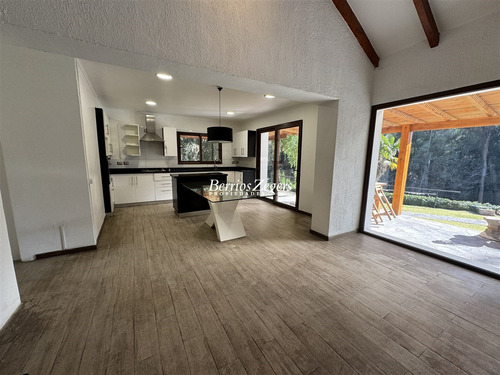 Casa En Venta De 4 Dorm. En Lo Barnechea Arrayan Rio