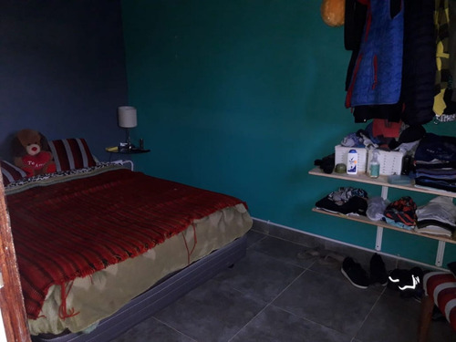 Casa En Block Con Entrada De Autos Y Dos Dptos. Al Cfte.