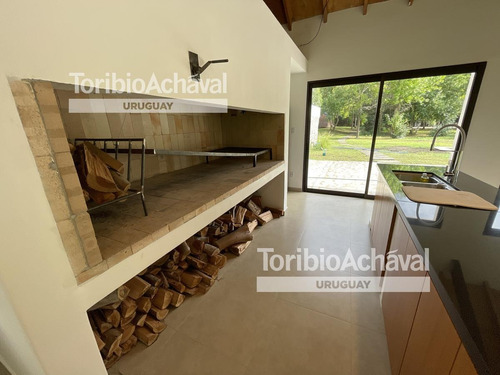 Destacada Casa Sobre La Costa En Balneario El Ensueño