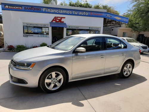 Volkswagen Jetta 2012 4p Style L5/2.5 Aut