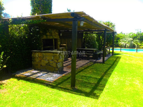 Moderna Casa Con Piscina En Montoya A Metros Del Mar