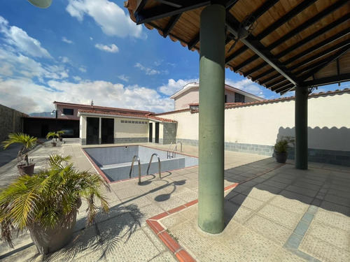 Imagen 3 de 18 de Leal Pérez Vende Townhouse San Diego Obra Blanca Terranostra