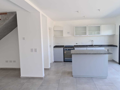 Duplex A Estrenar En Lomas De Manantiales