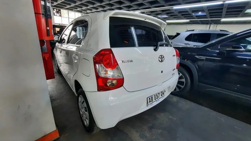 Imagen 4 de 15 de Totota Etios Xs Nuevo 75.000 Km Mca A#1