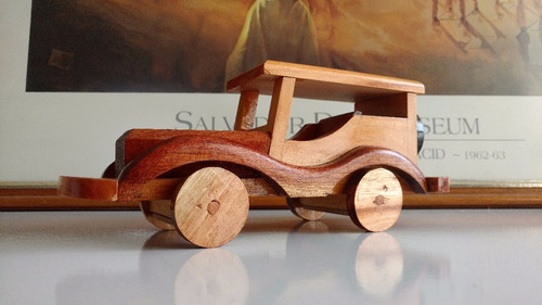 Miniatura Carro Antigo Artesanal Em Madeira - Brinquedo