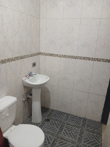 En Venta Casa Con Locales Comerciales