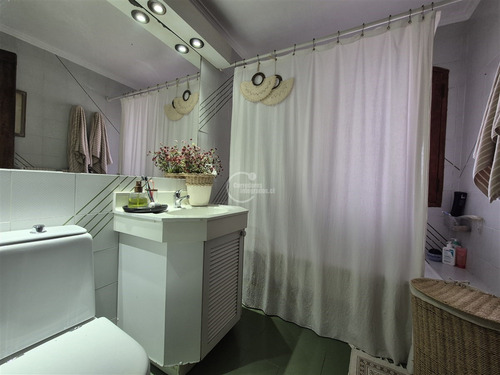 Casa En Venta De 6 Dorm.en Lo Barnechea.calle Cerrada.