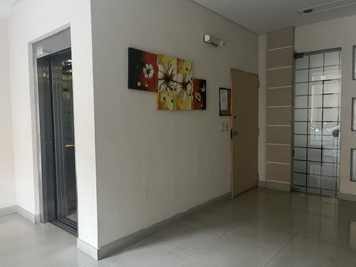 Departamento De 2 Ambientes. Edificio Con Sum Y Parrilla