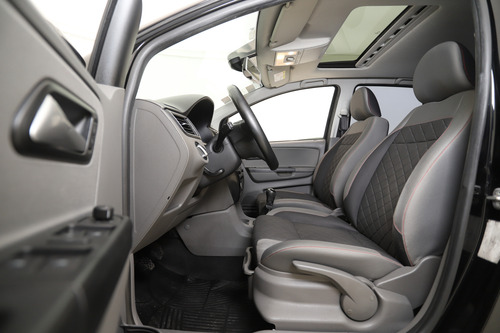 Volkswagen Suran 1.6 Highline 101cv