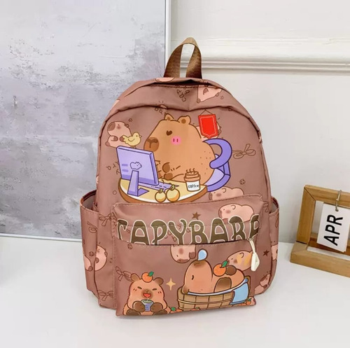 Mochilas Capybara Y Kuromi Modelos Escolar Color Marrón Diseño De La Tela Capybara 1