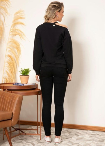 Imagem 3 de 6 de Blusa Feminina Em Moletinho Casaco Com Vazado No Ombro