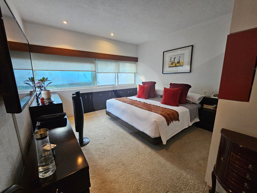 Casa En Venta En Paseo De Las Lomas 3 Recámaras