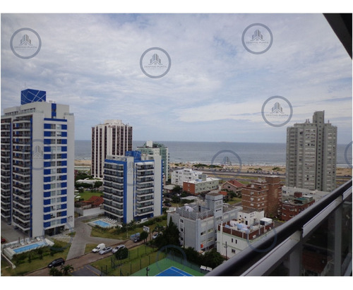 Moderno Apartamento De 3 Dormitorios Y Parrillero Propio En Zona Playa Brava, Punta Del Este