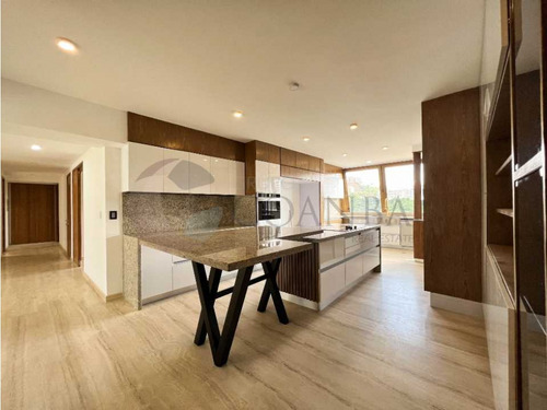 Alquiler De Apartamento 318 M2 En La Urbanización San Román