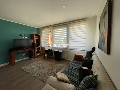 Casa En Venta De 5 Dorm. 4 Baños En Condominio En Las Condes