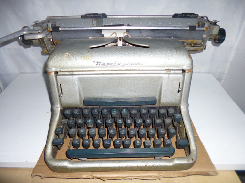 Maquina De Escribir Antigua Marca Remington 