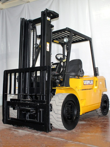 Montacargas Diesel Caterpillar Dp40 Todo Terreno Seminuevo