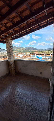 Casa 150m, 2 Quartos, 2 Banheiros, Cozinha, Lavanderia, Sala, Varanda, Terraço, 5+ Vagas