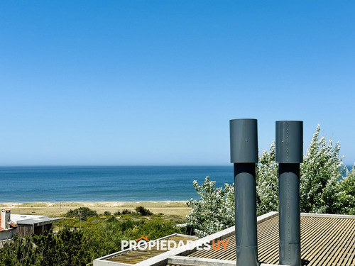 Venta Y Alquiler Temporario De Apartamento Moderno De Dos Dormitorios Con Parrillero En Punta Ballena