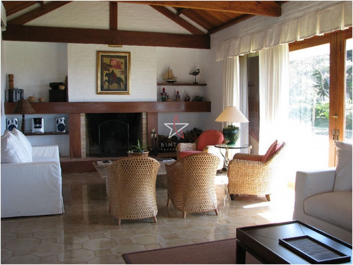 Casa En Venta Y Alquiler Punta Del Este , Zona De Playa Brava, Hermosa Vista Al Mar. U$s 1.500.000- Ref: 687