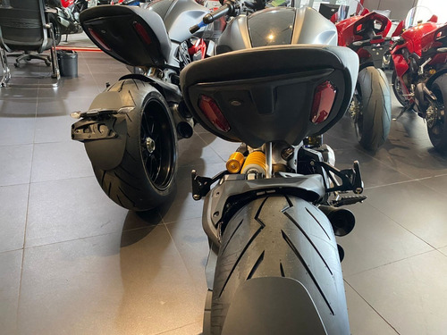 Imagem 7 de 12 de Ducati Diavel 1260s