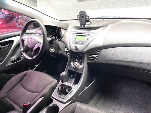 Imagen 6 de 9 de Hyundai Elantra 2013 ( Menos De 45,000 Km Recorridos )