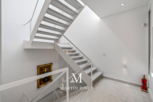 Espectacular Casa - 5 Amb. - 3 Dorm. - 450 M2 - Terraza - Quincho - Parrilla - Zona Embajadas