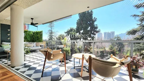 Departamento En Venta De 4 Dorm. Parque Forestal En Santiago