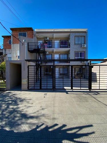 Imagen 1 de 2 de Departamento 2 1/2 Amb - Planta Baja Al Frente - Con Cochera Y Patio - Con Renta