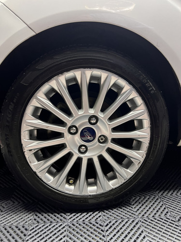 Ford Fiesta Kinetic 1.6 Titanium Powershift 120cv