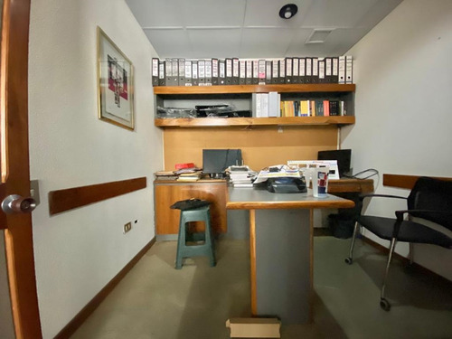Se Vende Ofc/ Local Comercial 100m² En Centro Profesional Santa Paula