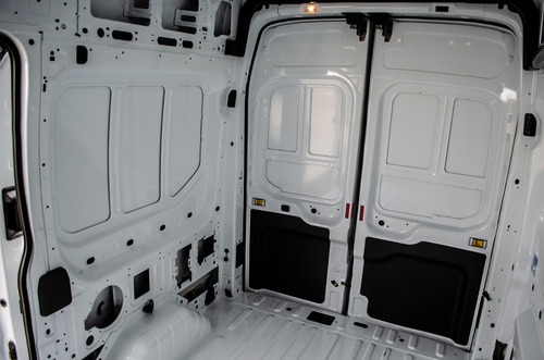Imagen 16 de 19 de Ford Transit 2.2 Furgon Medio 0km