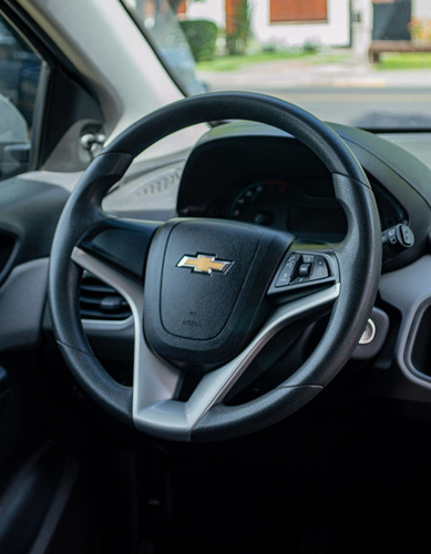 Imagen 15 de 18 de Chevrolet Onix 1.4 Lt