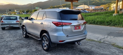 Imagem 6 de 15 de Toyota Hilux Sw4 Sr Ano 2017 Top Flex 7 Lugares 4x2 Aut.