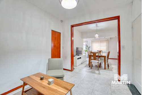 Casa En Venta En Olivos 4 Ambientes, 2 Dormitorios Con Vestidor, Patio Propio. A 2 Cuadras De Av.