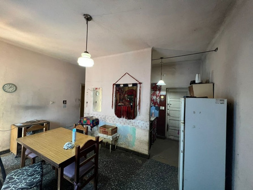 Imagen 3 de 14 de Casa En Esquina A Refaccionar En Muy Buena Zona