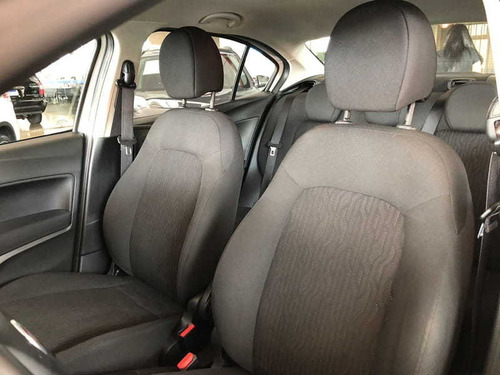 Imagem 4 de 6 de Fiat Cronos 1.3 8v Flex 109cv