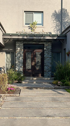 Casa En Venta En Barrio Privado Weston, Moreno