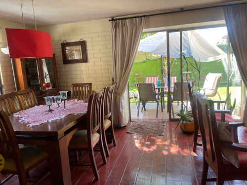 Preciosa Casa, En Excelente Sector Próxima Al Jumbo
