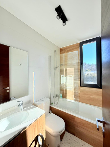Arriendo Moderna Casa En Condominio Valle Escondido 3d+4b