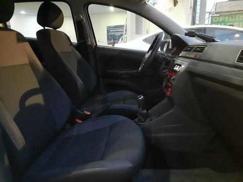Imagen 10 de 15 de Volkswagen Gol 2018 1.6 Trendline Mt 5 P