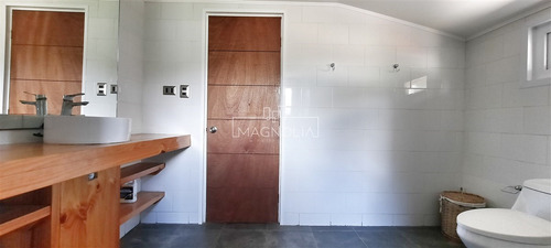 Casa En Venta De 7 Dorm. En Los Vilos
