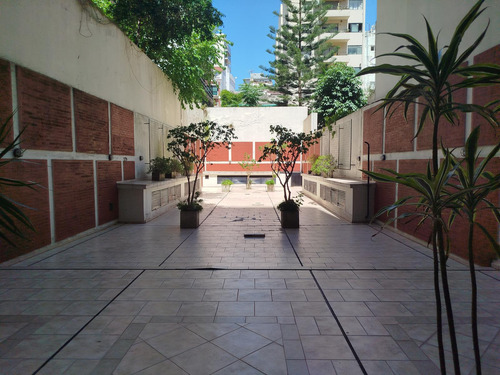 Venta Departamento De 3 Ambientes Con Dependencia Y Cochera En Recoleta, Barrio Norte