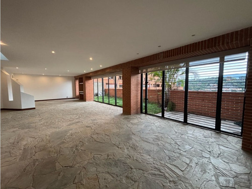 Se Vende Pb Duplex 489.84m2 3h+s/3.5b+s/3p. La Alameda