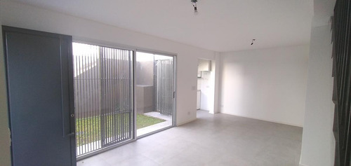 Imagen 5 de 24 de Duplex Casa 3 Amb A Estrenar - Castelar Norte Con Cochera Y Fondo