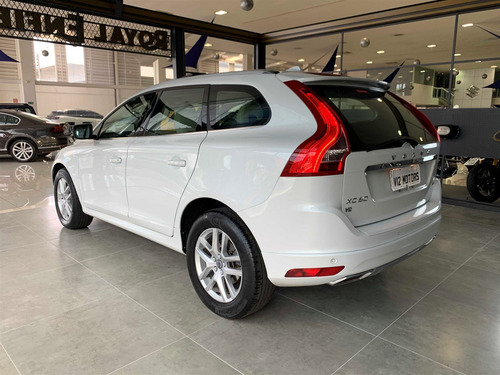 Volvo Xc60 2.4 D5 Momentum Diesel Awd 4p Automático