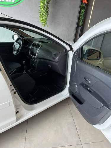 Renault Sandero 1.0 AUTHENTIQUE 16V FLEX 4P MANUAL