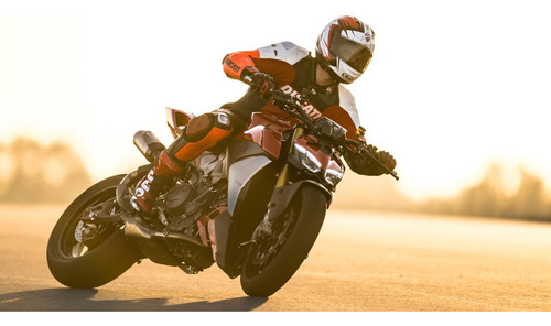 Ducati Streetghter V2