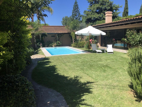 Muy Linda Casa En Carrasco Norte En Venta